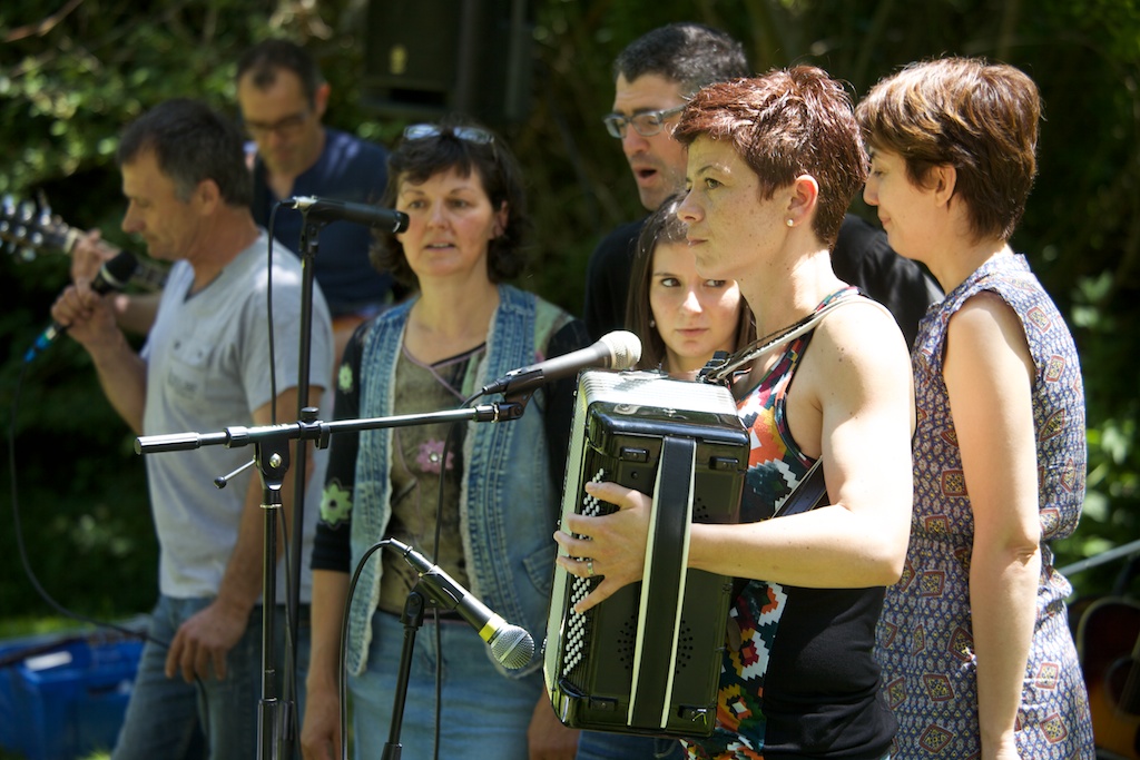 Repas en musique au lac